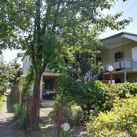 Guest House Of Givi 코불레티 외부 사진